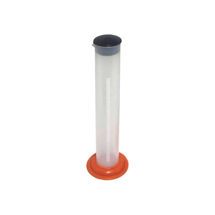 Graduated measuring cup with cap