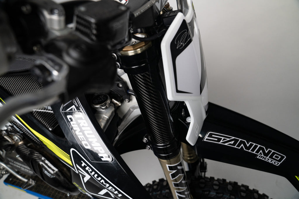 CMT Carbon Upper Fork Guards - TRIUMPH