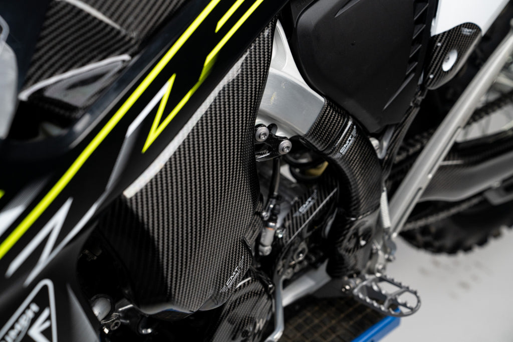CMT Carbon Tank Low. Cover - TRIUMPH